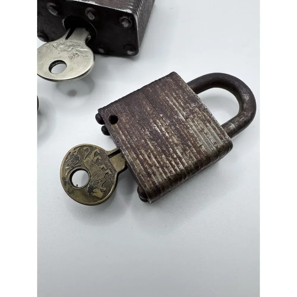 Lot of 3 Vtg Master Lock Padlocks Milwaukee USA w/ 1 Matching Walking Lion Key